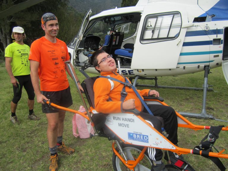Descente en joëlette et hélicoptère à La Réunion